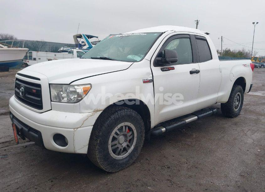 Photo 2 of 2013 Toyota Tundra DOUBLE CAB SR5 (VIN 5TFUW5F17DX320474)