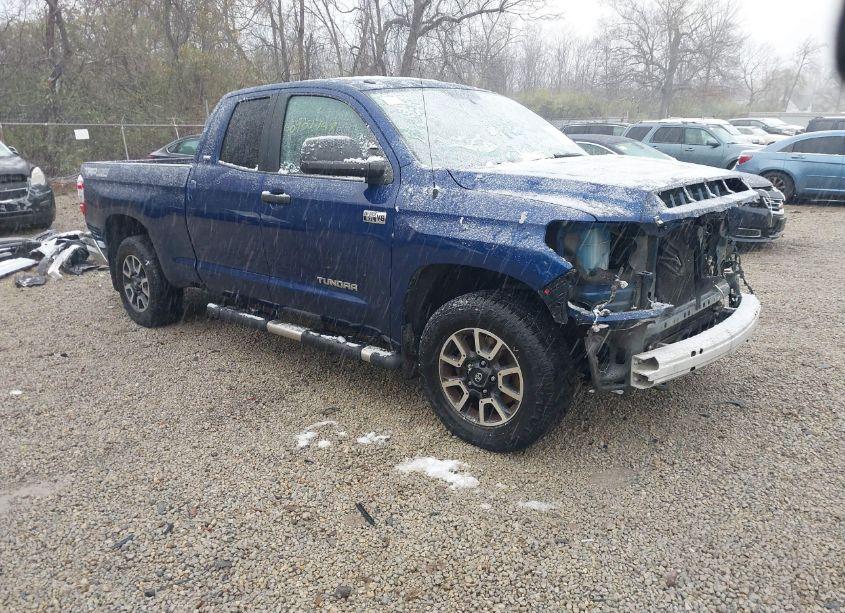 2015 Toyota Tundra SR5 5.7L V8 (VIN 5TFUW5F17FX457644) main photo