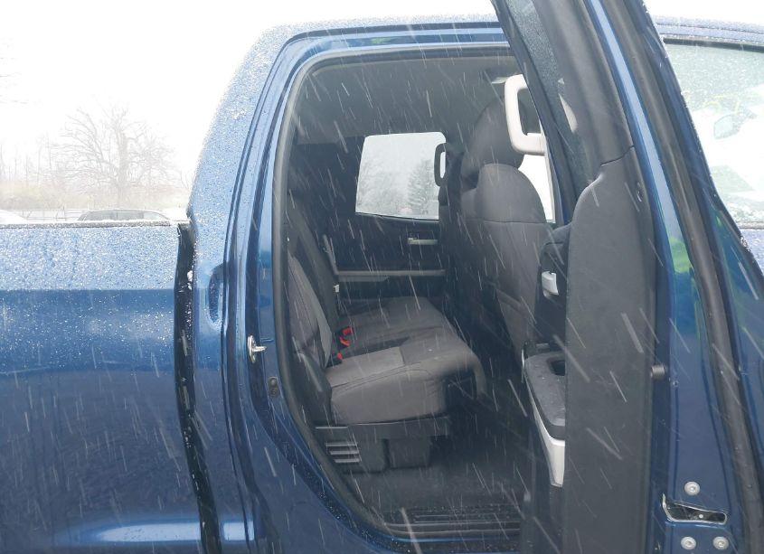 Photo 8 of 2015 Toyota Tundra SR5 5.7L V8 (VIN 5TFUW5F17FX457644)