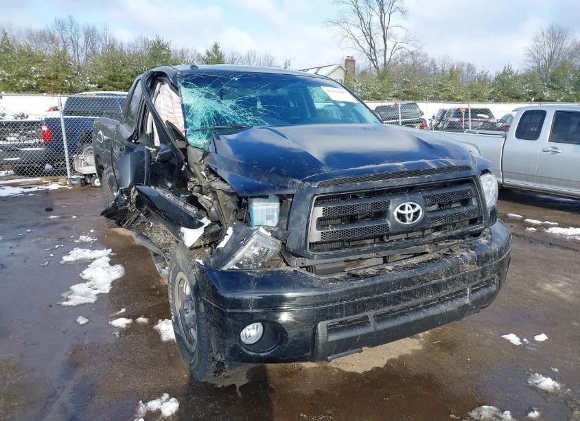 2010 Toyota Tundra DOUBLE CAB SR5 (VIN 5TFUW5F18AX108632) main photo