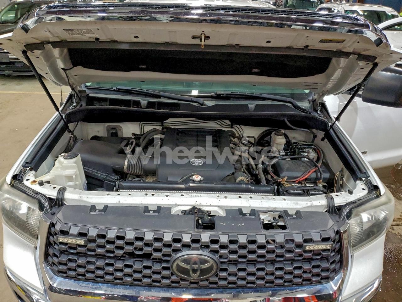 Photo 11 of 2018 TOYOTA TUNDRA DOUBLE CAB SR (VIN 5TFUW5F18JX749697)
