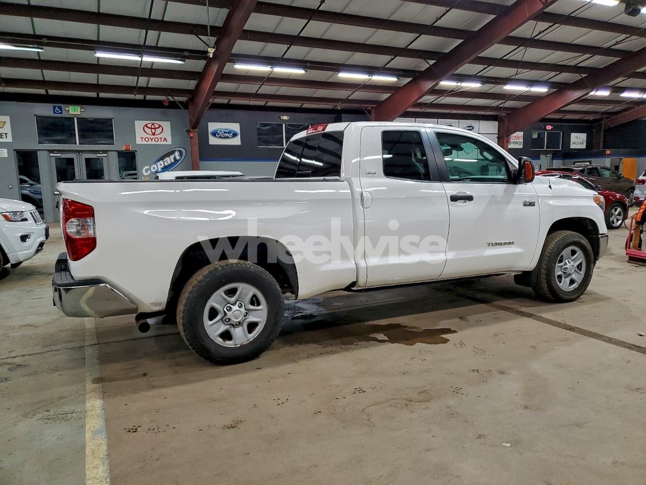 Photo 3 of 2018 TOYOTA TUNDRA DOUBLE CAB SR (VIN 5TFUW5F18JX749697)