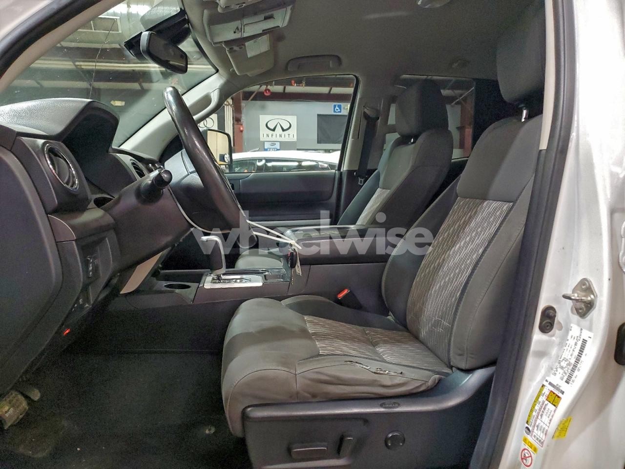 Photo 7 of 2018 TOYOTA TUNDRA DOUBLE CAB SR (VIN 5TFUW5F18JX749697)