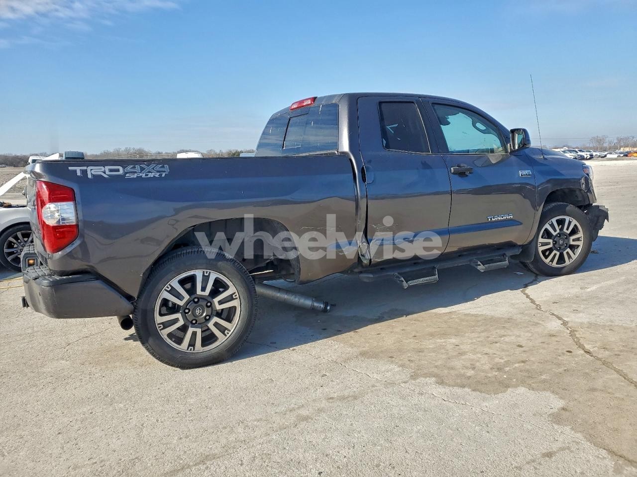 Photo 3 of 2019 TOYOTA TUNDRA DOUBLE CAB SR (VIN 5TFUW5F19KX850491)
