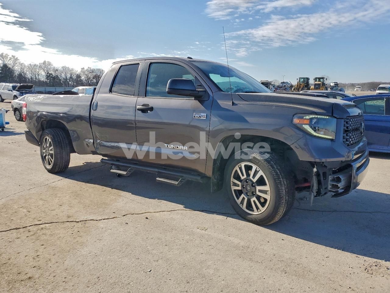 Photo 4 of 2019 TOYOTA TUNDRA DOUBLE CAB SR (VIN 5TFUW5F19KX850491)