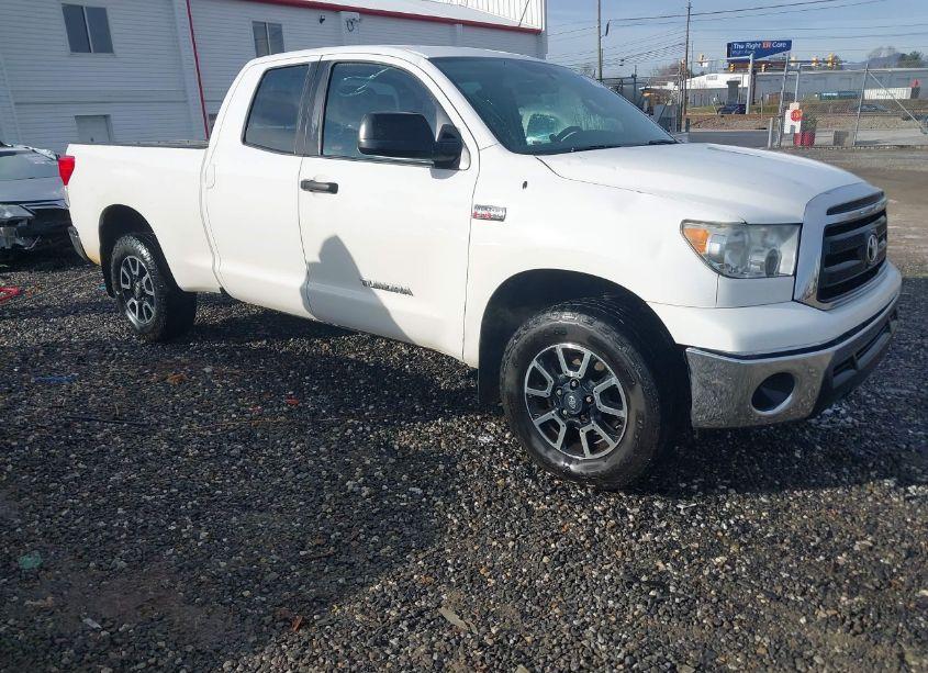 2011 Toyota Tundra GRADE 5.7L V8 (VIN 5TFUW5F1XBX197637) main photo