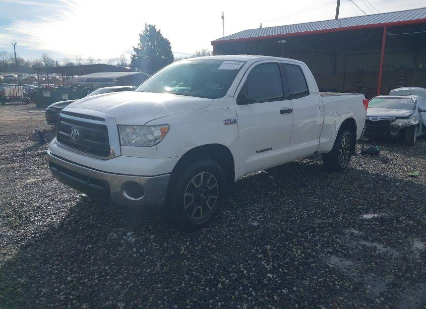 Photo 2 of 2011 Toyota Tundra GRADE 5.7L V8 (VIN 5TFUW5F1XBX197637)