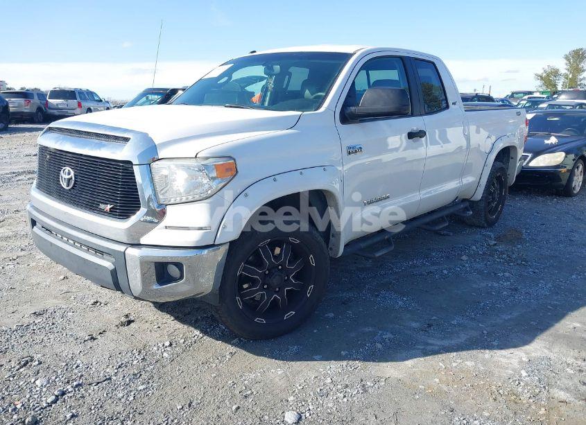 Photo 2 of 2014 Toyota Tundra SR5 5.7L V8 (VIN 5TFUW5F1XEX370559)