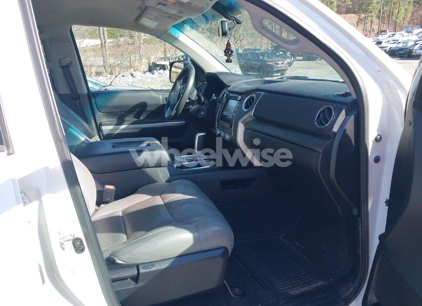 Photo 5 of 2014 Toyota Tundra SR5 5.7L V8 (VIN 5TFUW5F1XEX370559)