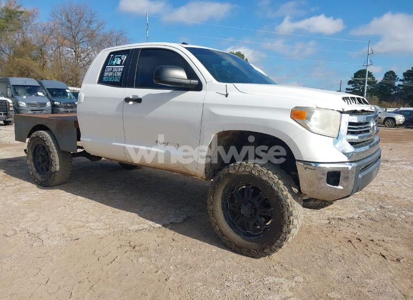2016 Toyota Tundra SR5 5.7L V8 (VIN 5TFUW5F1XGX489845) main photo