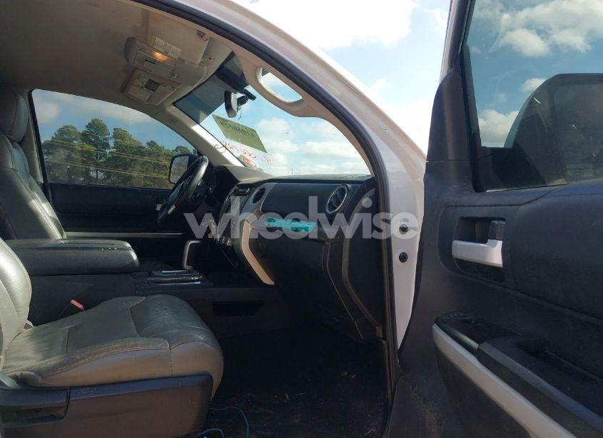 Photo 5 of 2016 Toyota Tundra SR5 5.7L V8 (VIN 5TFUW5F1XGX489845)