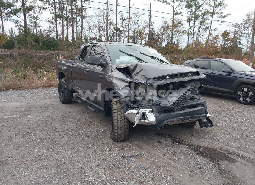 2018 Toyota Tundra SR5 5.7L V8 (VIN 5TFUW5F1XJX696548) main photo