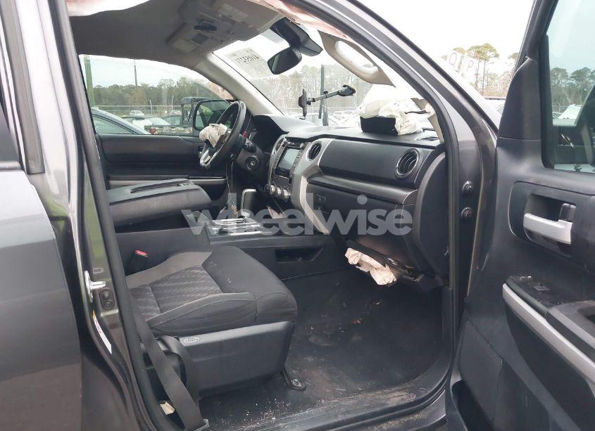 Photo 5 of 2018 Toyota Tundra SR5 5.7L V8 (VIN 5TFUW5F1XJX696548)