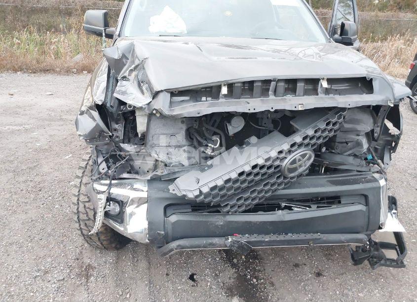 Photo 6 of 2018 Toyota Tundra SR5 5.7L V8 (VIN 5TFUW5F1XJX696548)