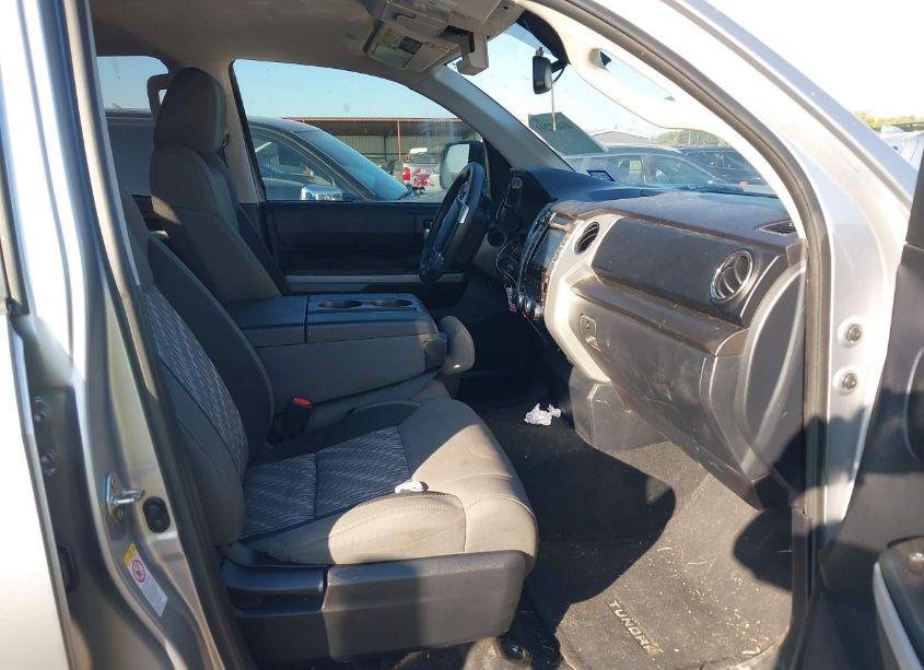 Photo 5 of 2019 Toyota Tundra SR5 5.7L V8 (VIN 5TFUW5F1XKX820335)