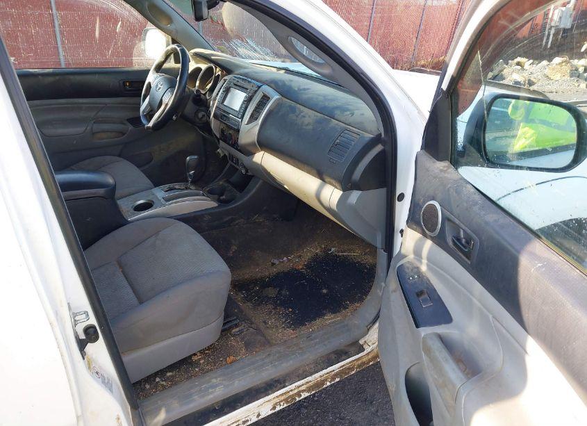 Photo 5 of 2013 Toyota Tacoma ACCESS CAB (VIN 5TFUX4EN0DX016446)