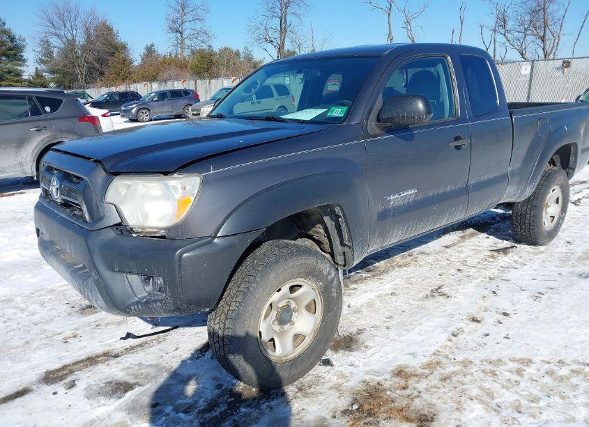 Photo 2 of 2013 Toyota Tacoma (VIN 5TFUX4EN1DX017735)