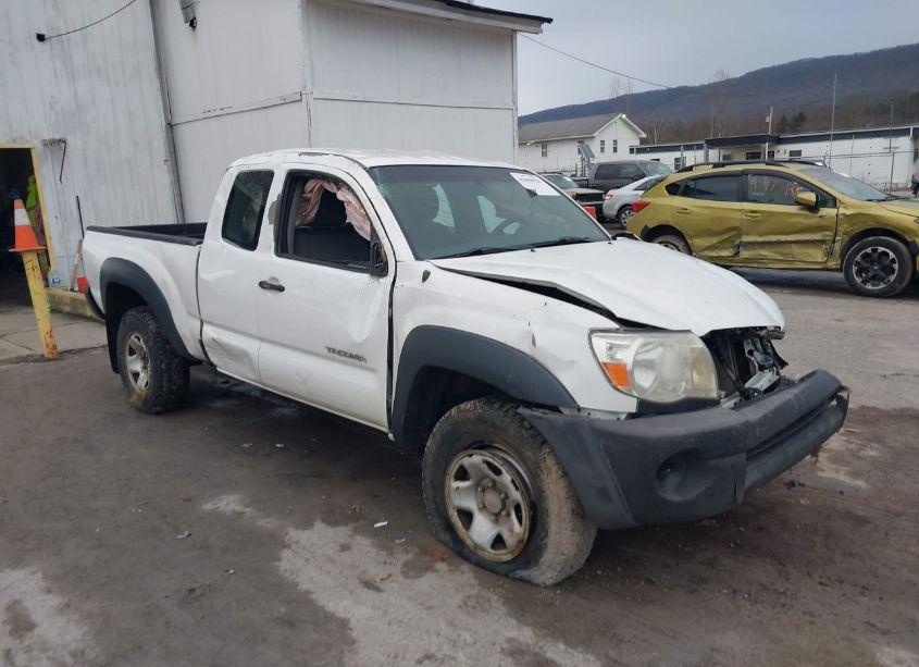 2011 Toyota Tacoma (VIN 5TFUX4EN3BX008189) main photo