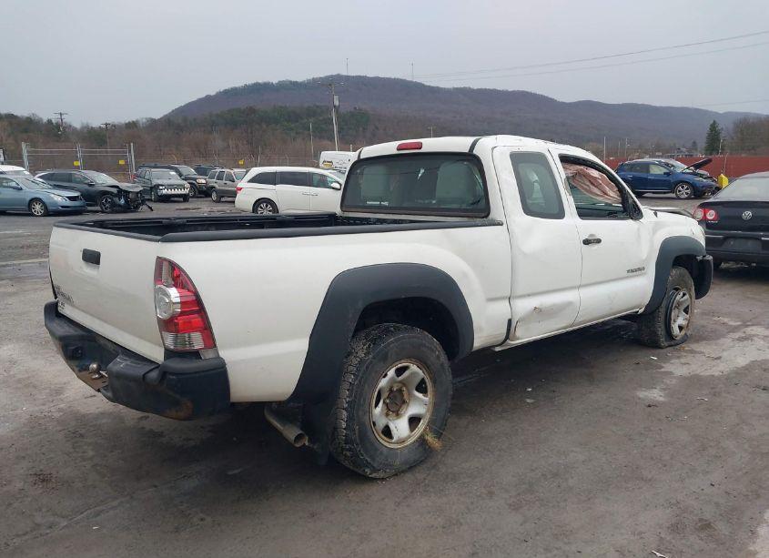 Photo 4 of 2011 Toyota Tacoma (VIN 5TFUX4EN3BX008189)