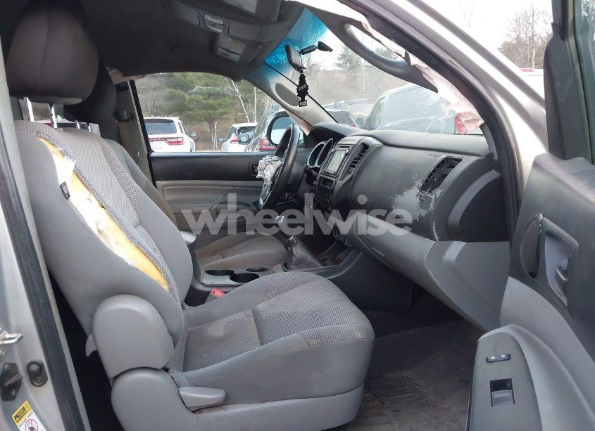 Photo 13 of 2015 Toyota Tacoma (VIN 5TFUX4EN5FX030586)