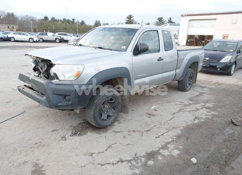 Photo 2 of 2015 Toyota Tacoma (VIN 5TFUX4EN5FX030586)