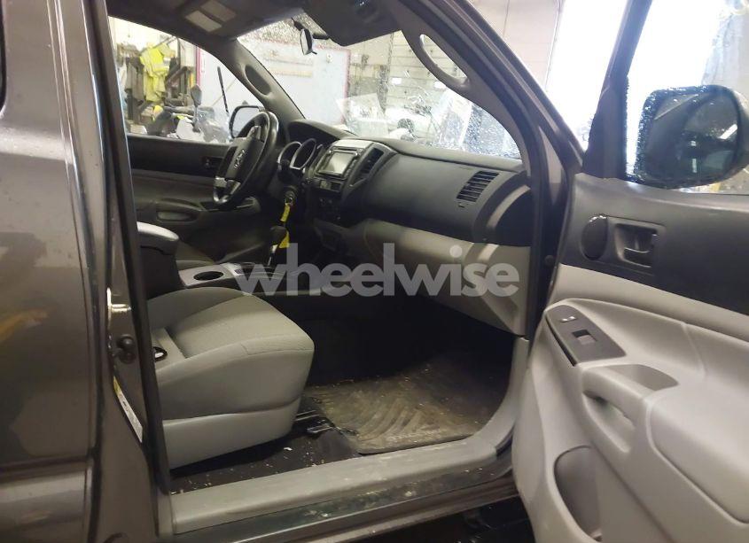 Photo 5 of 2014 Toyota Tacoma (VIN 5TFUX4EN8EX024814)
