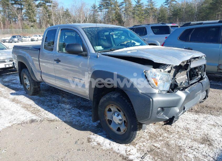 2015 Toyota Tacoma (VIN 5TFUX4EN8FX032722) main photo