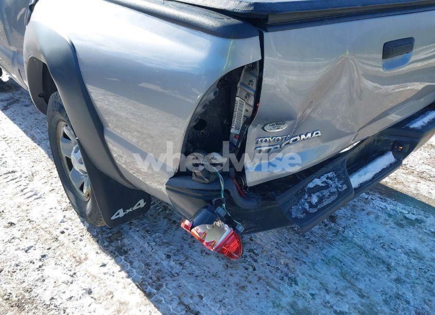 Photo 17 of 2015 Toyota Tacoma (VIN 5TFUX4EN8FX032722)