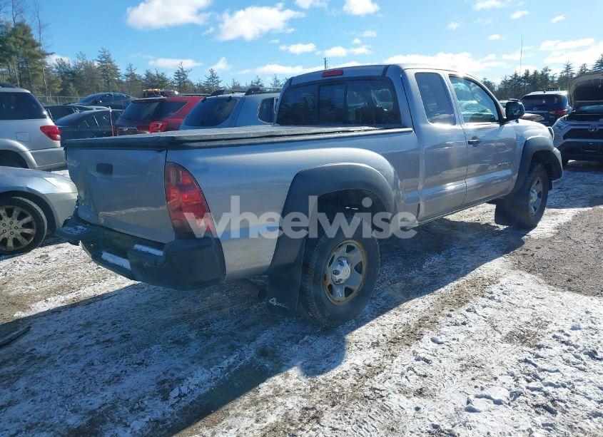 Photo 4 of 2015 Toyota Tacoma (VIN 5TFUX4EN8FX032722)