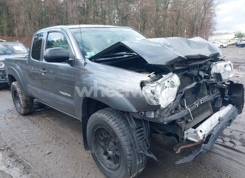 2015 Toyota Tacoma (VIN 5TFUX4EN8FX033949) main photo