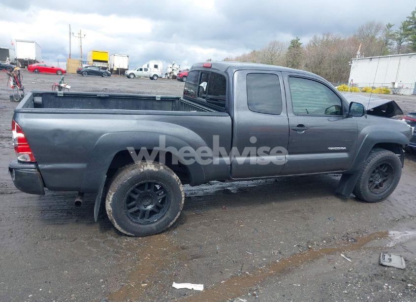 Photo 13 of 2015 Toyota Tacoma (VIN 5TFUX4EN8FX033949)