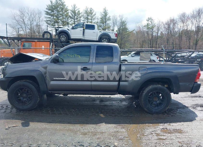 Photo 14 of 2015 Toyota Tacoma (VIN 5TFUX4EN8FX033949)