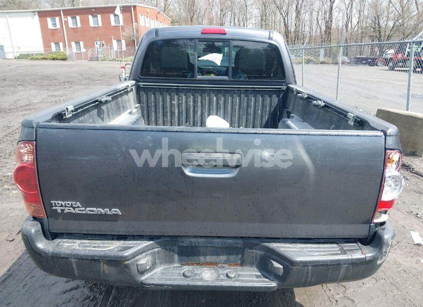 Photo 16 of 2015 Toyota Tacoma (VIN 5TFUX4EN8FX033949)