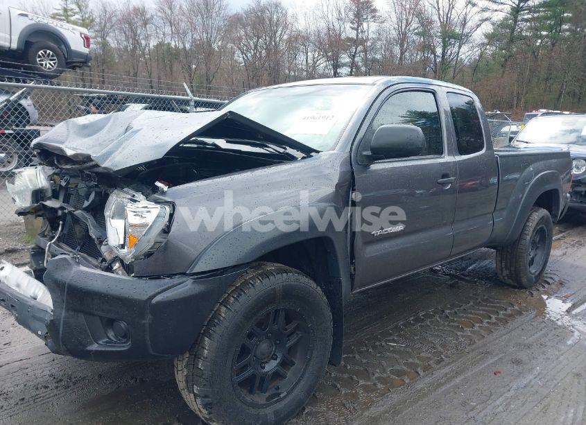Photo 2 of 2015 Toyota Tacoma (VIN 5TFUX4EN8FX033949)
