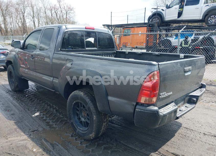 Photo 3 of 2015 Toyota Tacoma (VIN 5TFUX4EN8FX033949)