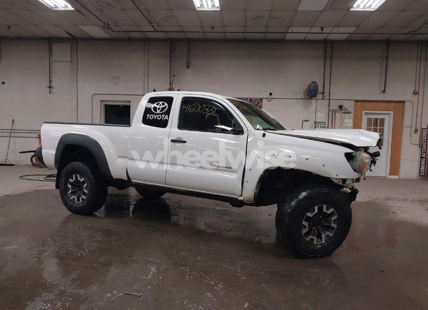Photo 13 of 2015 Toyota Tacoma (VIN 5TFUX4EN9FX036973)