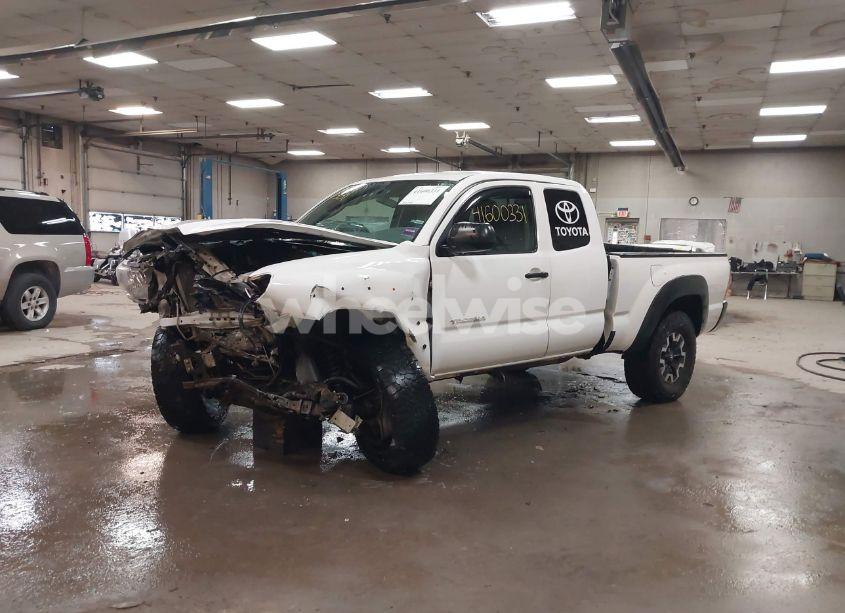 Photo 2 of 2015 Toyota Tacoma (VIN 5TFUX4EN9FX036973)