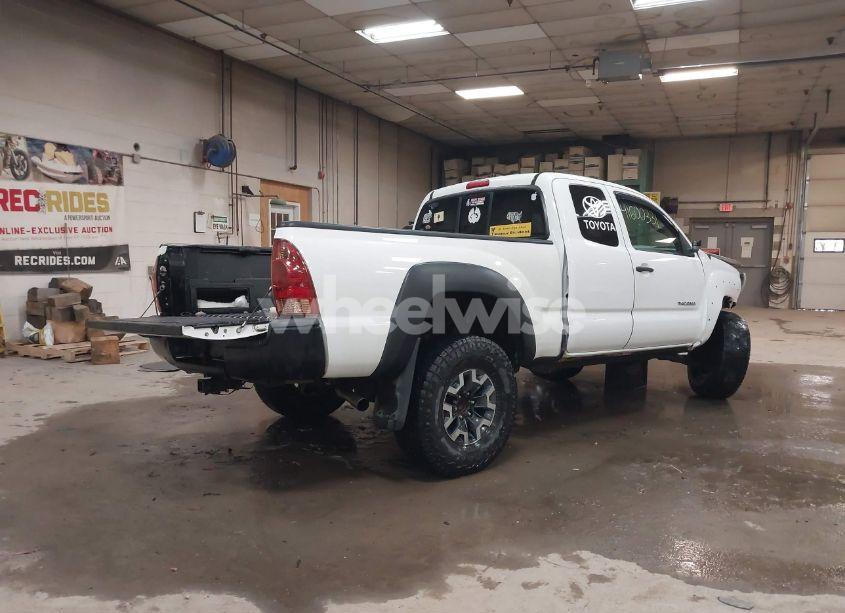 Photo 4 of 2015 Toyota Tacoma (VIN 5TFUX4EN9FX036973)