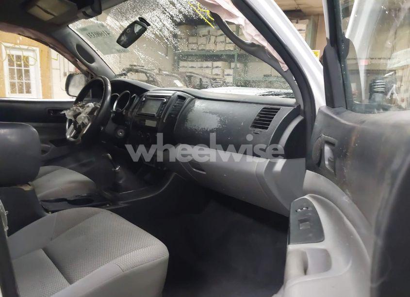 Photo 5 of 2015 Toyota Tacoma (VIN 5TFUX4EN9FX036973)