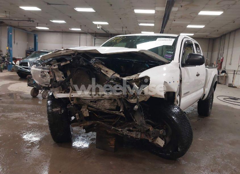 Photo 6 of 2015 Toyota Tacoma (VIN 5TFUX4EN9FX036973)