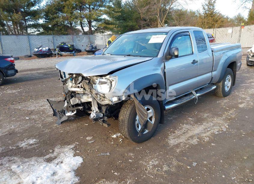 Photo 2 of 2015 Toyota Tacoma (VIN 5TFUX4EN9FX038058)