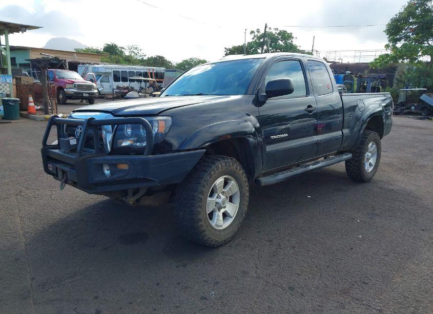 Photo 2 of 2011 Toyota Tacoma (VIN 5TFUX4ENXBX002213)