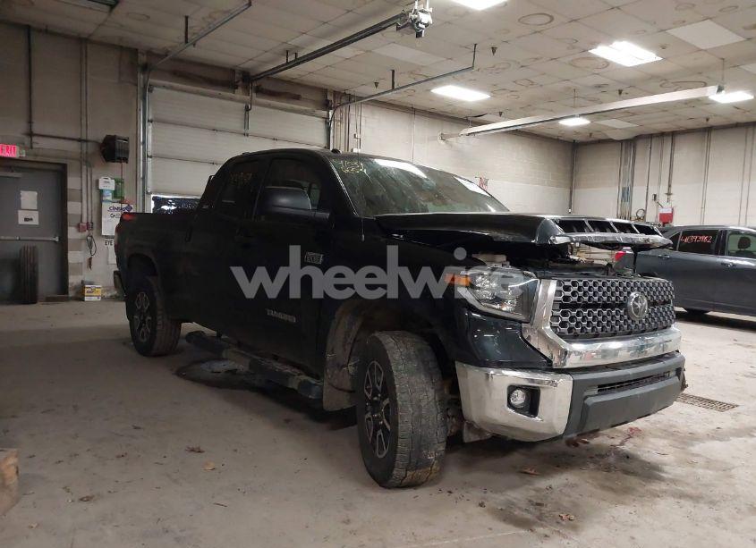 2019 Toyota Tundra SR5 5.7L V8 (VIN 5TFUY5F10KX799831) main photo
