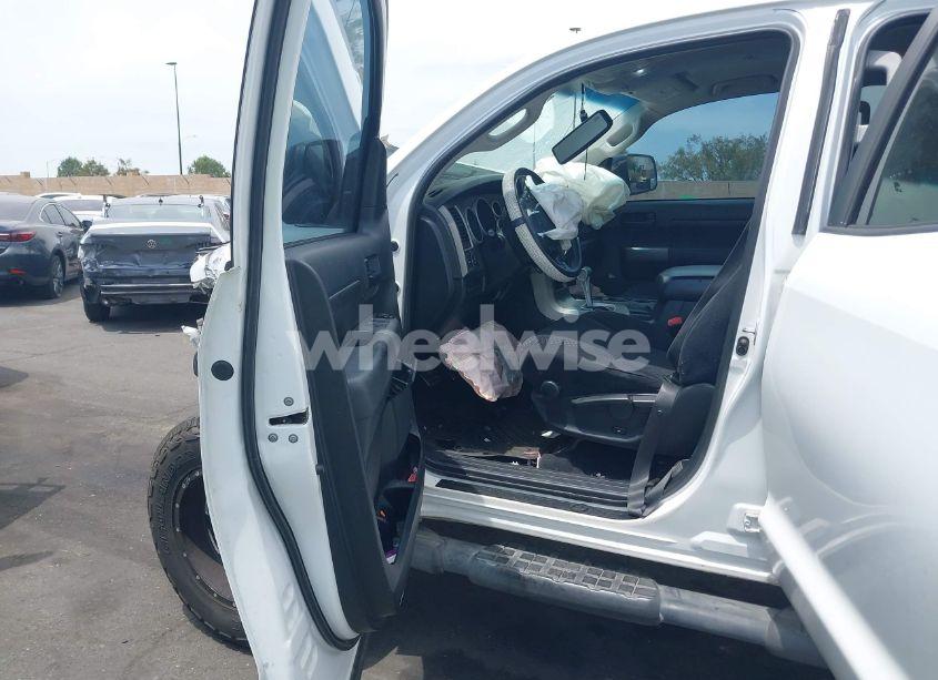 Photo 5 of 2010 Toyota Tundra GRADE 5.7L V8 (VIN 5TFUY5F11AX118381)