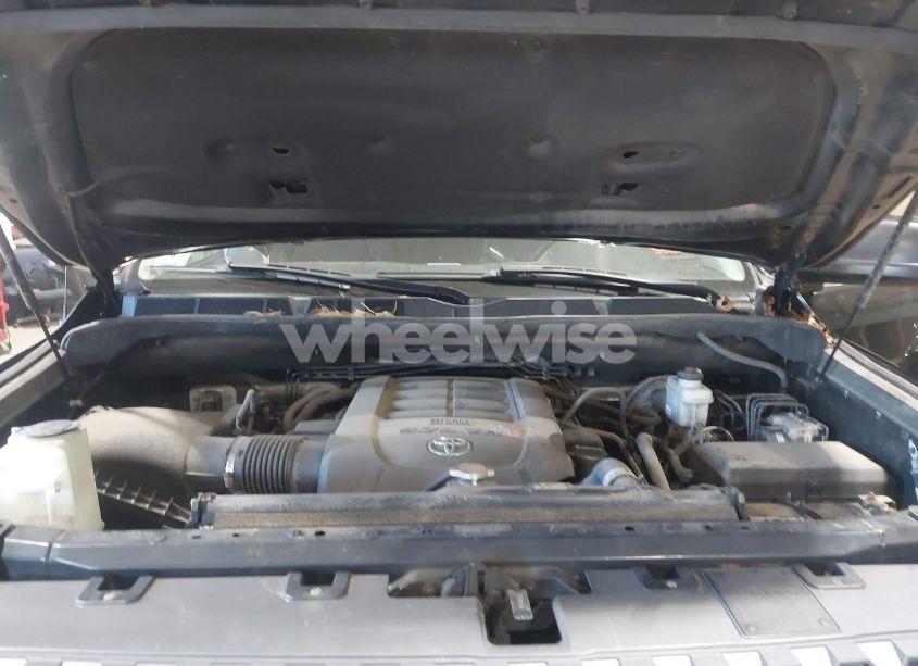 Photo 10 of 2018 Toyota Tundra SR5 5.7L V8 (VIN 5TFUY5F11JX682502)