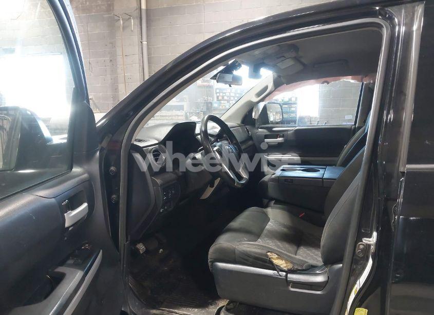 Photo 5 of 2018 Toyota Tundra SR5 5.7L V8 (VIN 5TFUY5F11JX682502)