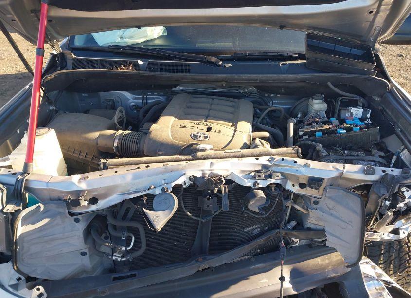 Photo 10 of 2018 Toyota Tundra SR5 5.7L V8 (VIN 5TFUY5F11JX719774)