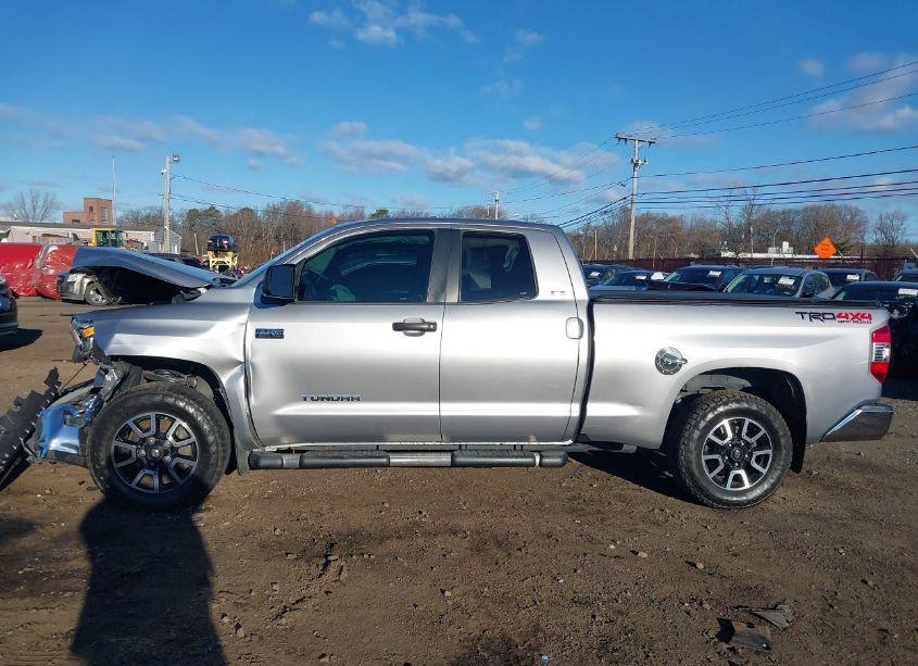 Photo 14 of 2018 Toyota Tundra SR5 5.7L V8 (VIN 5TFUY5F11JX719774)