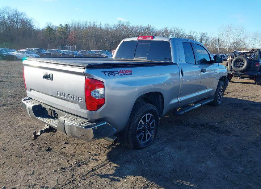 Photo 4 of 2018 Toyota Tundra SR5 5.7L V8 (VIN 5TFUY5F11JX719774)
