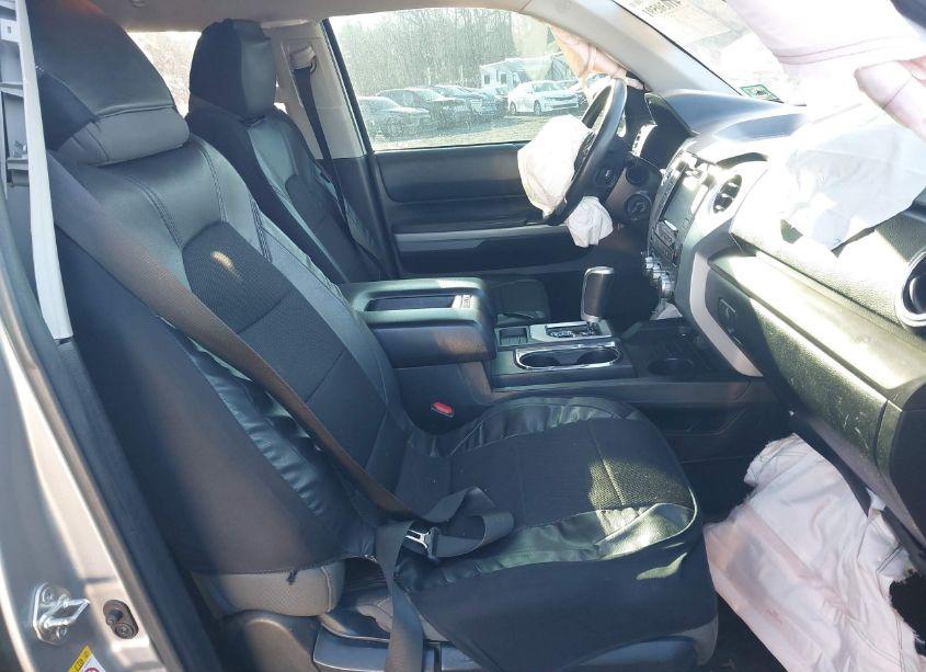 Photo 5 of 2018 Toyota Tundra SR5 5.7L V8 (VIN 5TFUY5F11JX719774)